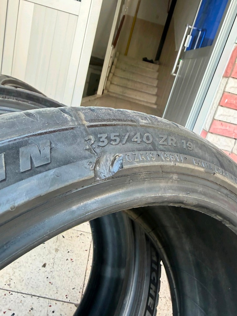235 40 19 Michelin 2024 tarih - 3