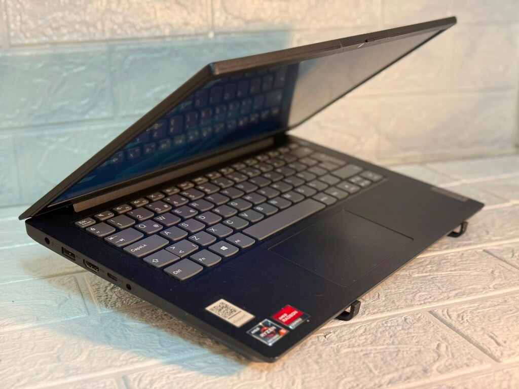 Ryzen 5 5000 Series - 8 gb Ram - 256 gb M2 SSD - Lenovo Laptop - 10