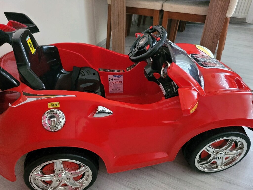 Kırmızı akülü araba - 5