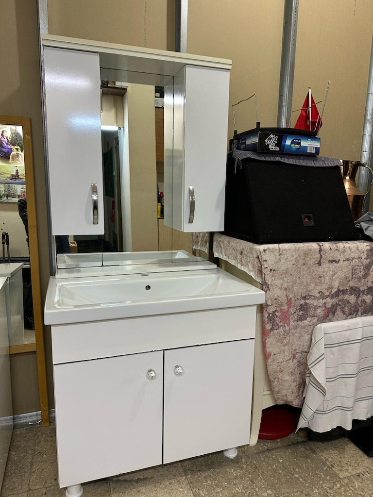 İŞYERİ BANYO OFİS YAZLIK KÖY EVİ AYNALI DOLAPLI KAPAKLI TAKIM SIFIR DE - 5