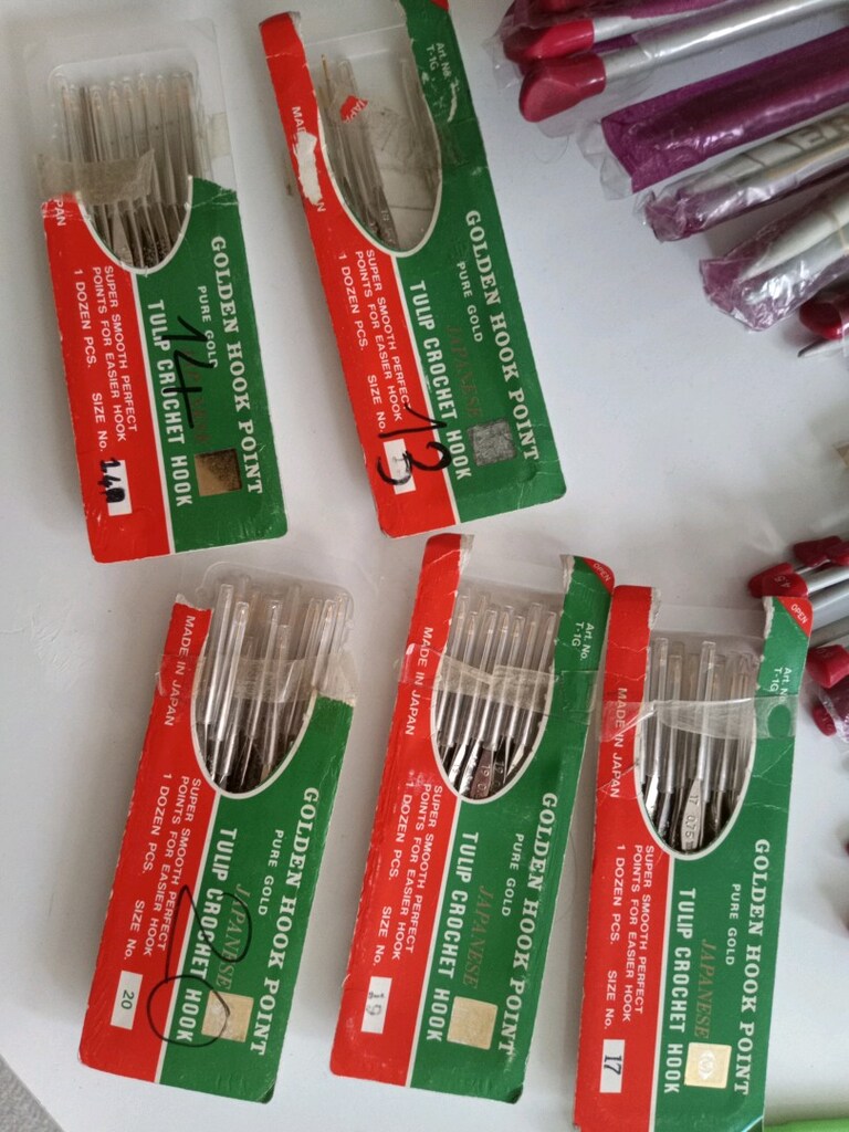 şiş , tığ ve boncuk kutusu hepsi 1250₺ - 7