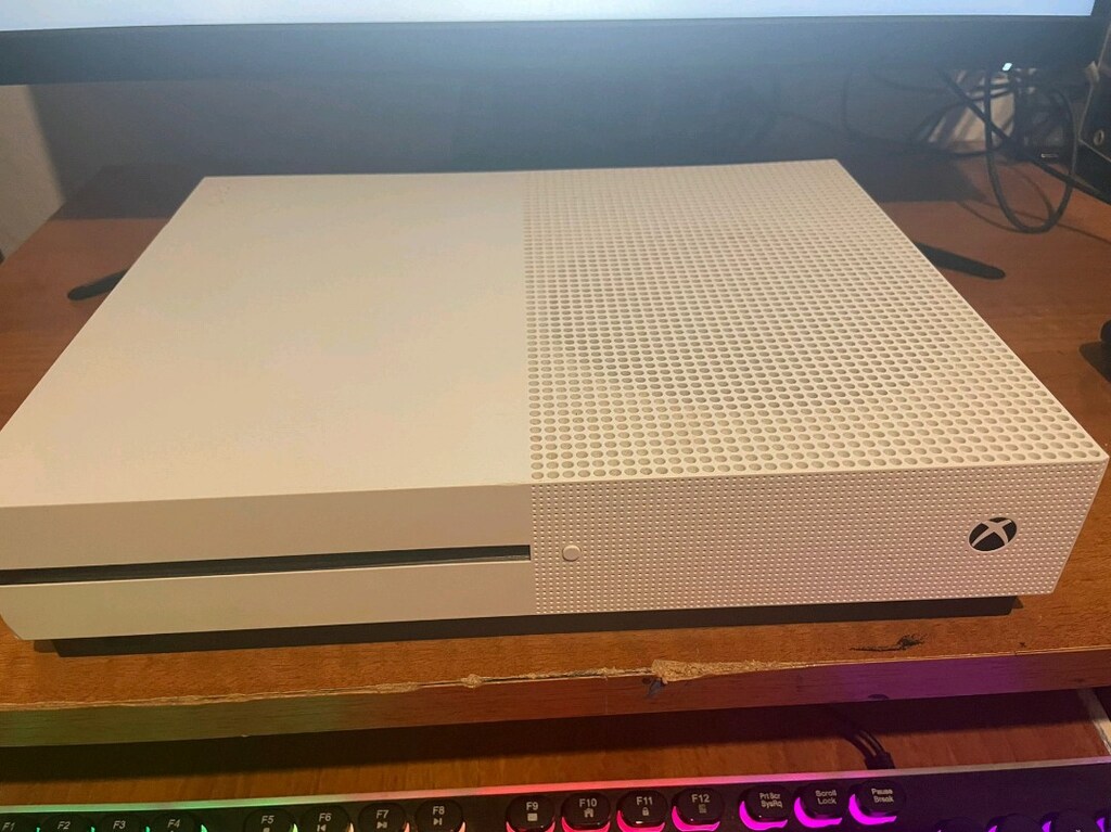 xbox one s 1 Tb - 4