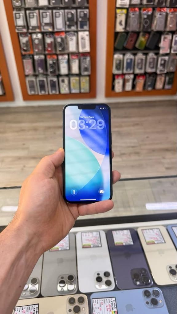 iPhone 16e Black 128GB - 7