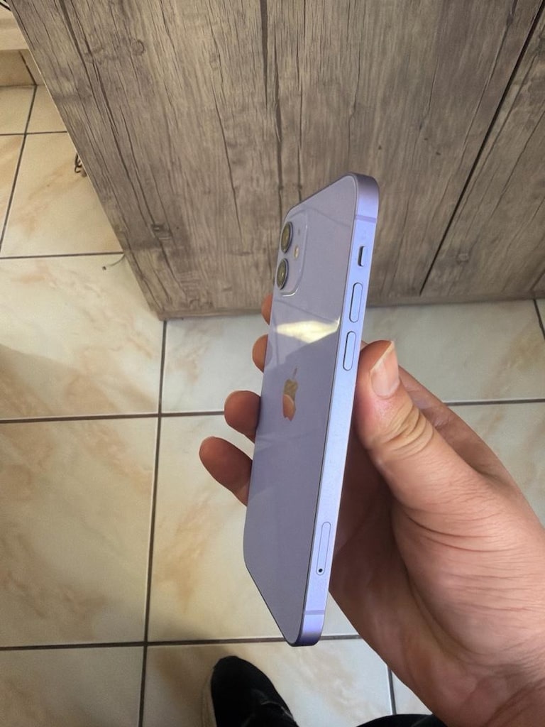 iPhone 12 - 4