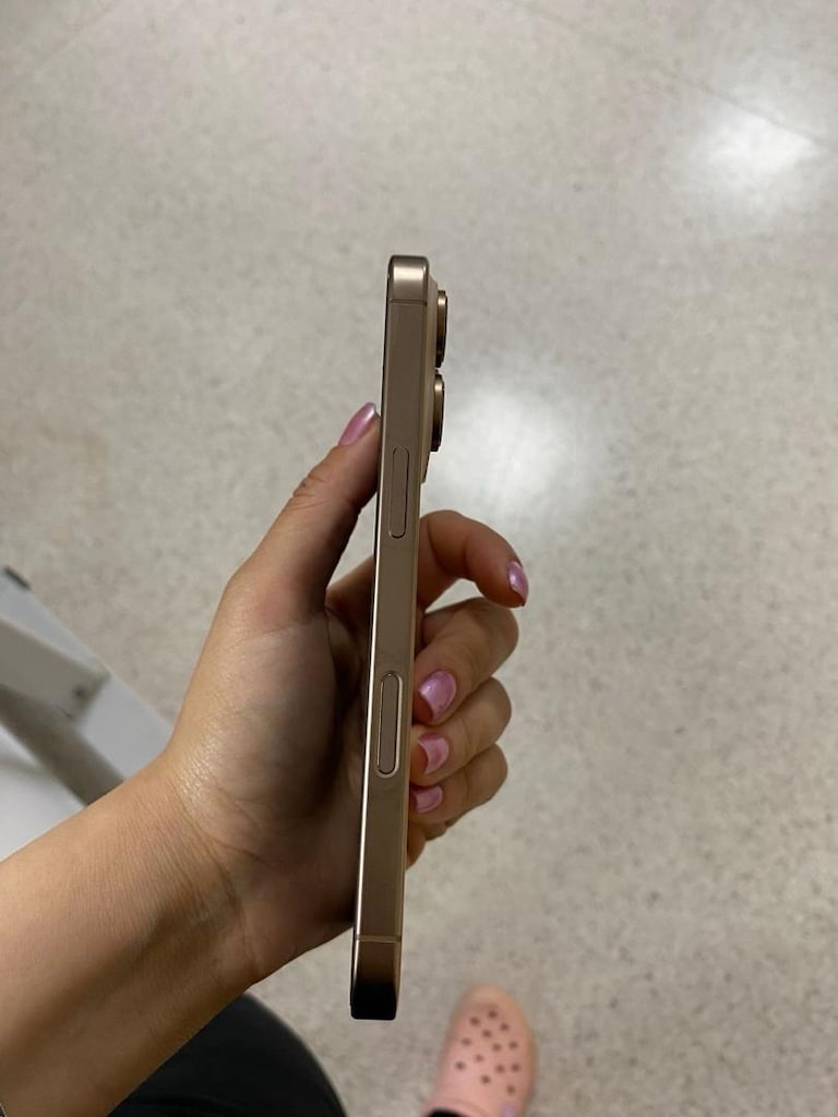 Apple iPhone 16 pro - 2