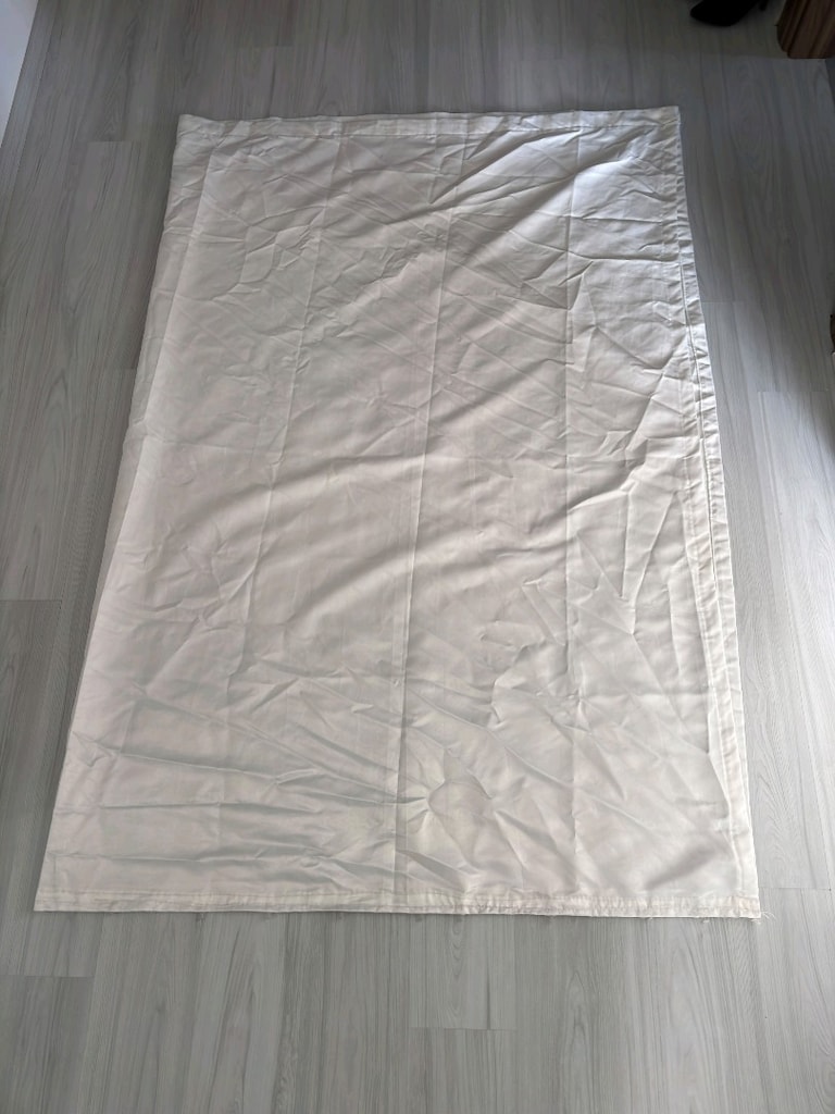 Dolap, vestiyer, 4 halı, 2 tül, 4 güneşlik, masa, 2 sandalye, tabure - 14
