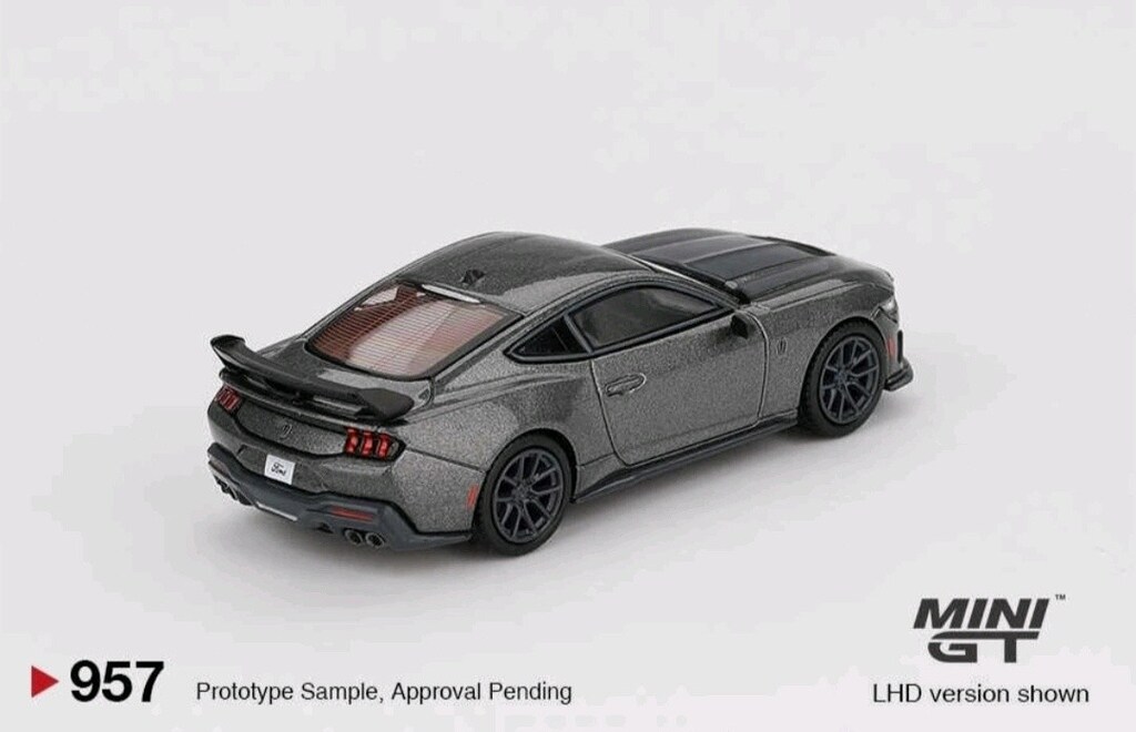 Mini GT Ford Mustang Dark Horse - 6