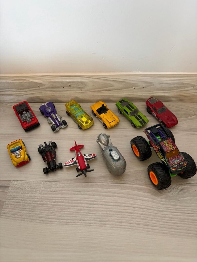 SAHİBİNDEN SATILIK 51 ADET HOT WHEELS OYUNCAK ARABALAR - 11