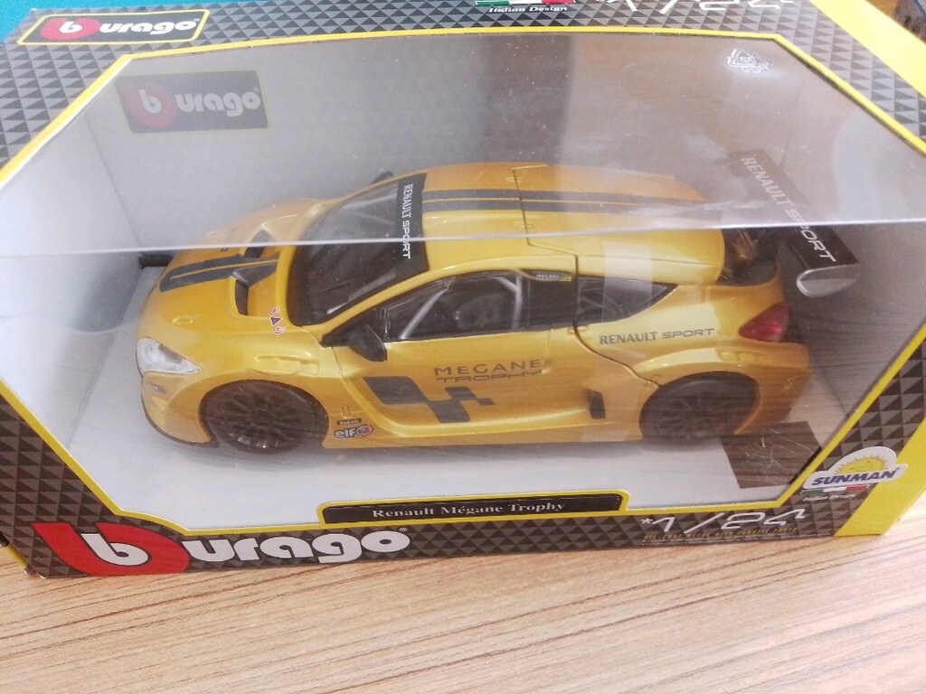 1:24 ölçekli Burago lisanslı Renault Megane Otomobil - 4