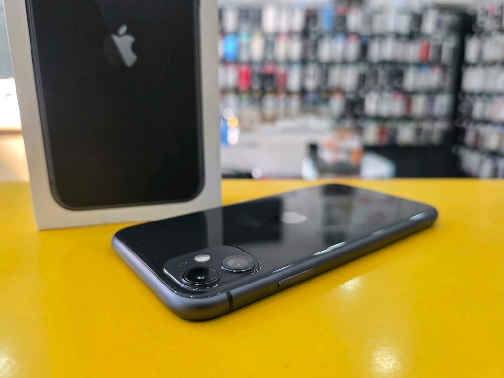 iPhone 11 64GB. Hatasız Siyah Renk. Pil:100 - 3