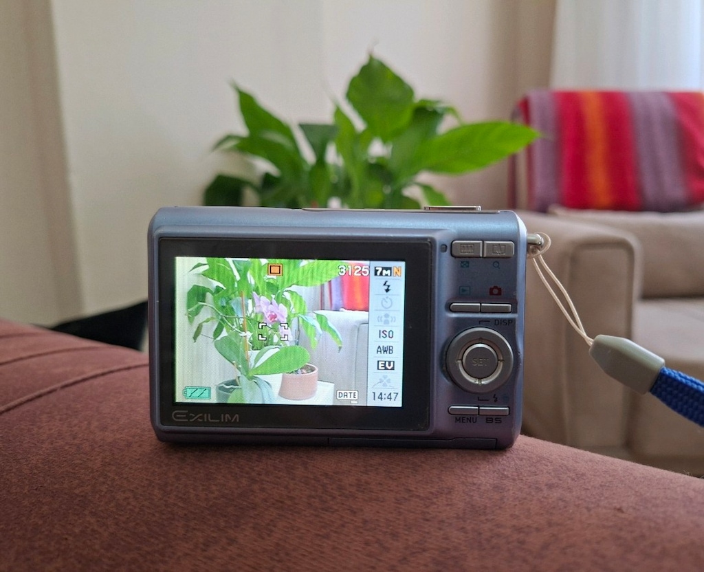 Casio Exilim EX-Z75 Dijital Fotoğraf Makinesi 7.2 Megapiksel 3x Zoom - 7