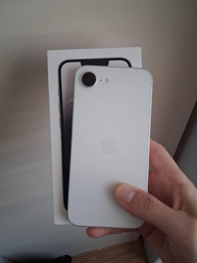 İPhone 16e - 9