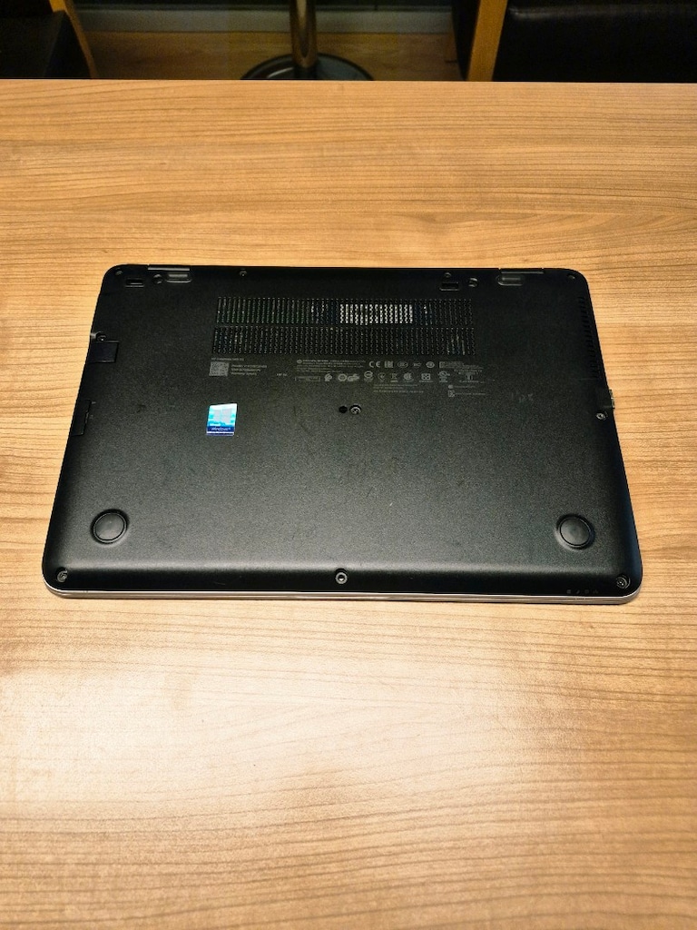 Laptop HP i5 İşlemci 256GB SSD 8GB Ram Işıklı Klavye Pili Sağlam - 8