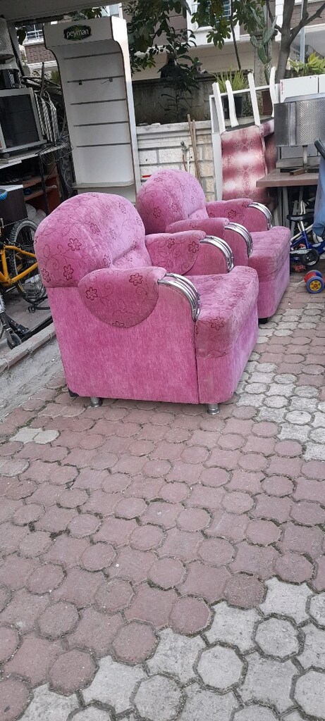 Satılık iki adet tekli koltuk ve üçlü yataklı takım - 5