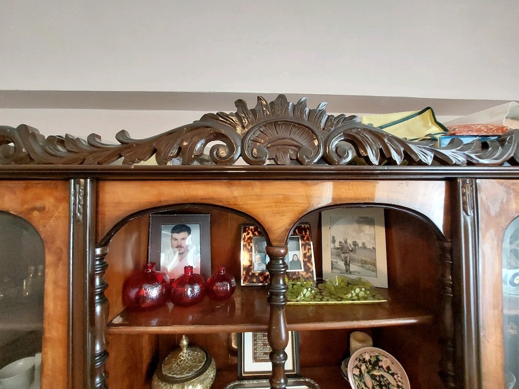 antika el oymasi masa sandalye takimi ve vitrin 20.000 tl - 10