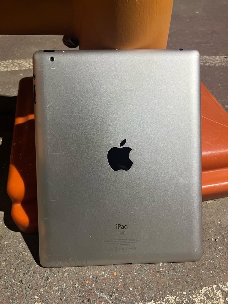 iPad Air 1. Nesil - Ekran Kusursuz / Hoparlör Bozuk (Uygun Fiyat) - 3