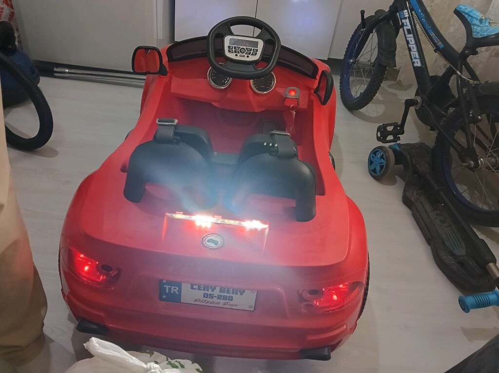 12 Volt Kumandalı Bluetoothlu Akülü Araba - 2