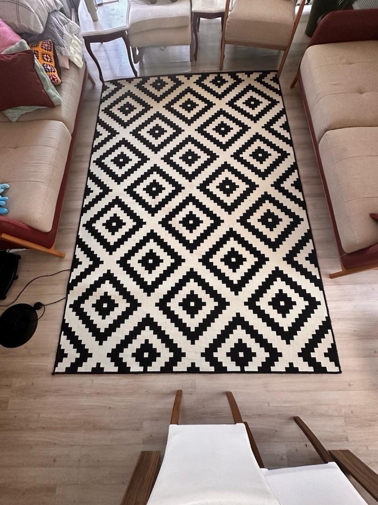 IKEA Siyah Beyaz Desenli Halı – Çok Temiz – Modern Tasarım - 3
