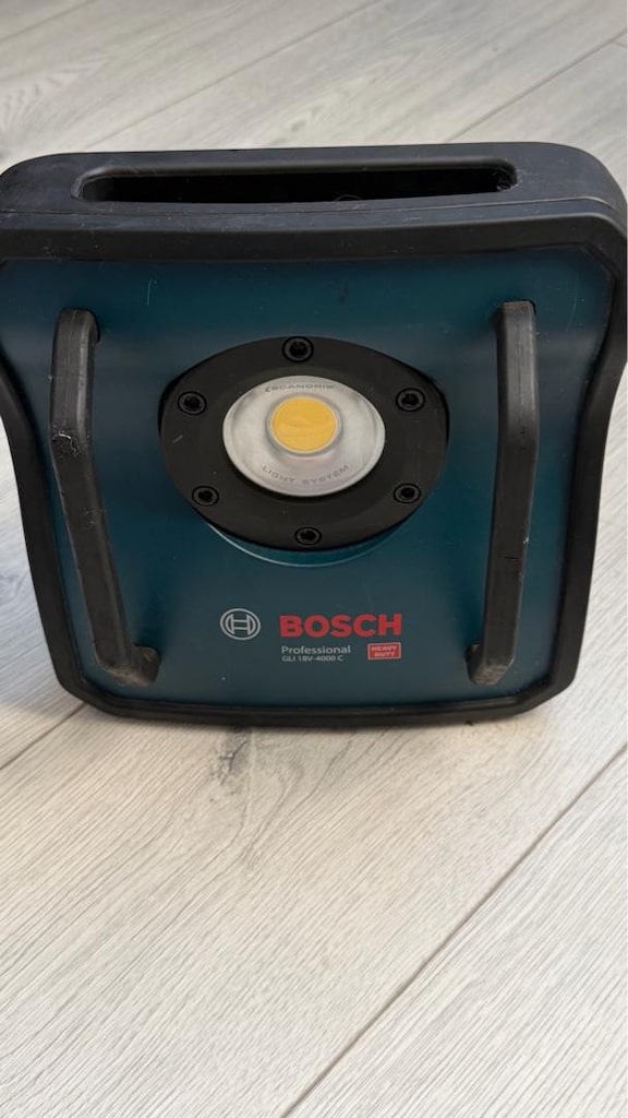 Orjinal bosch marka akülü projektör.