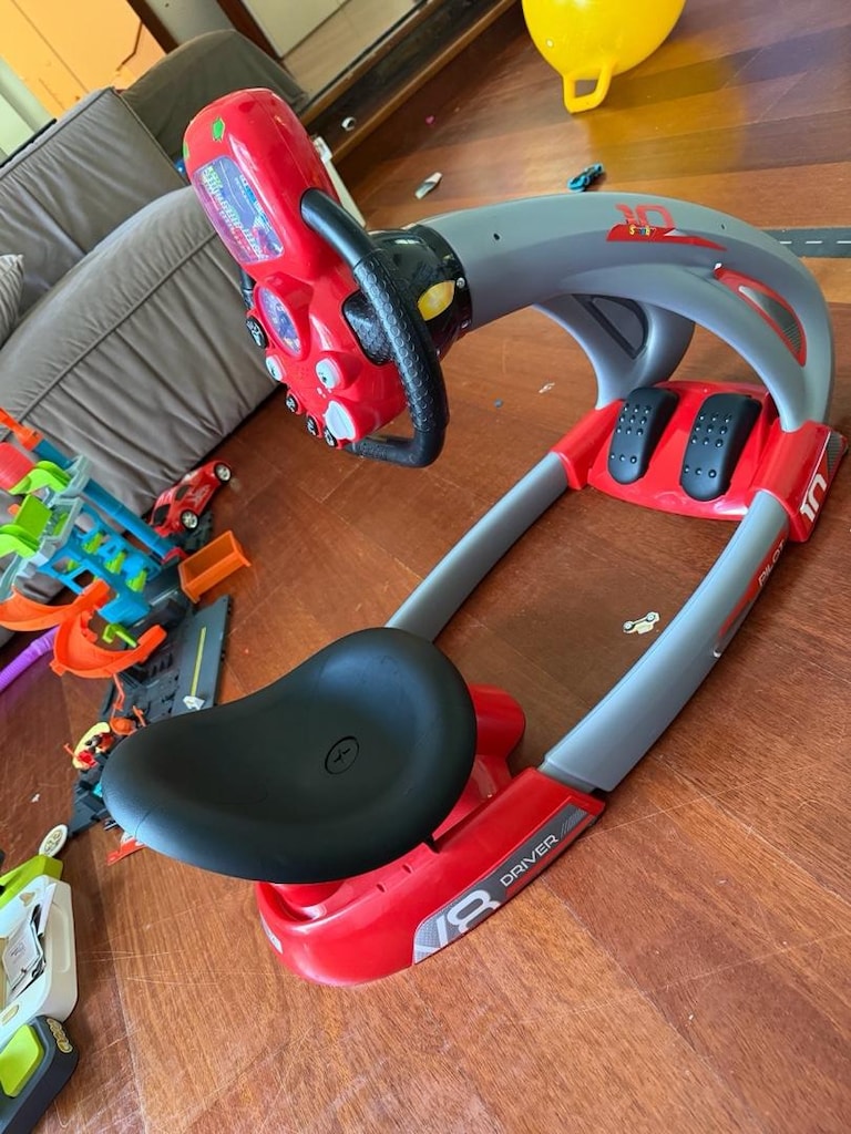 Smoby V8 Driver Çocuk Yarış Arabası
