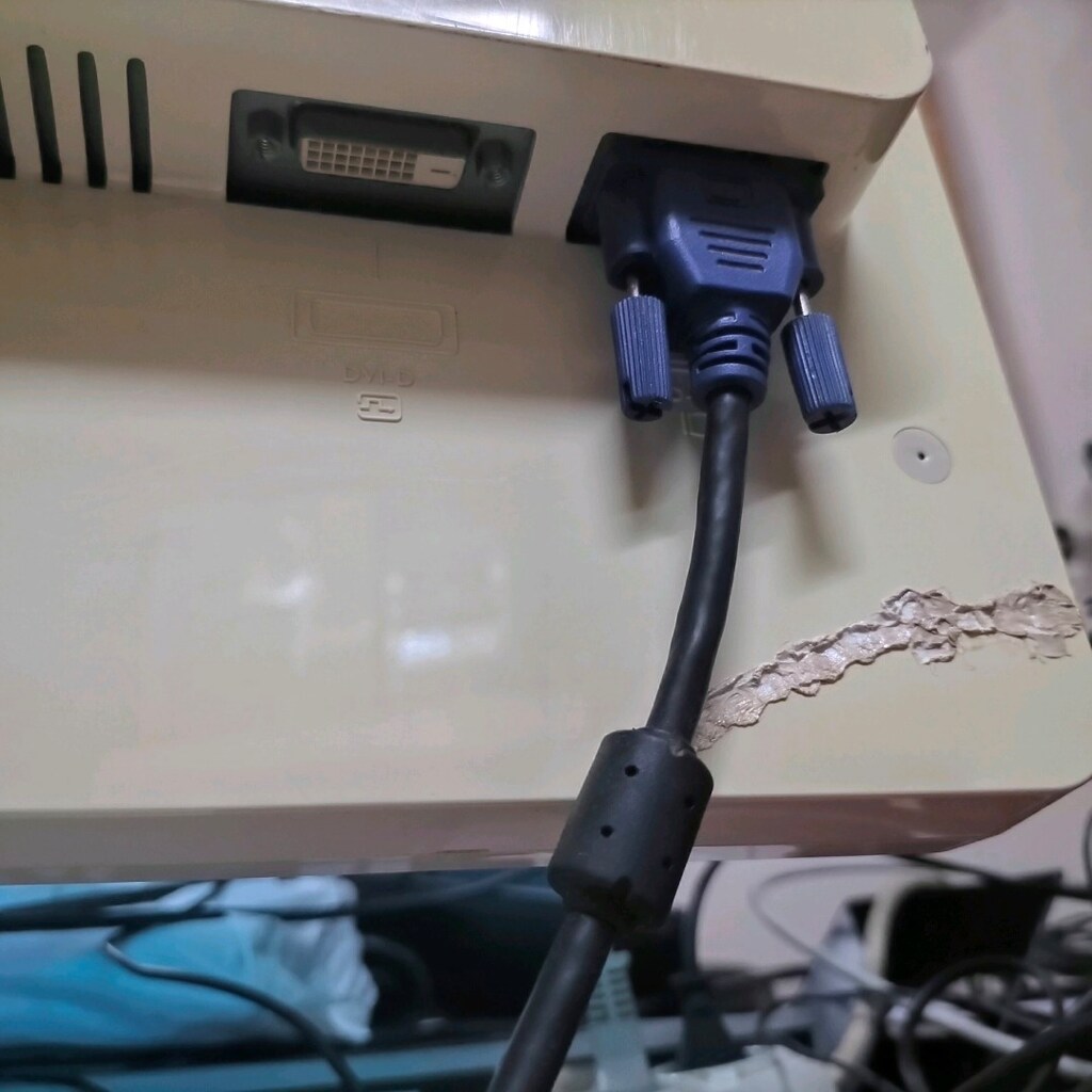 BenQ monitör DVİ ve VGA var Model BenQ Q9W5 .19 inch . - 4