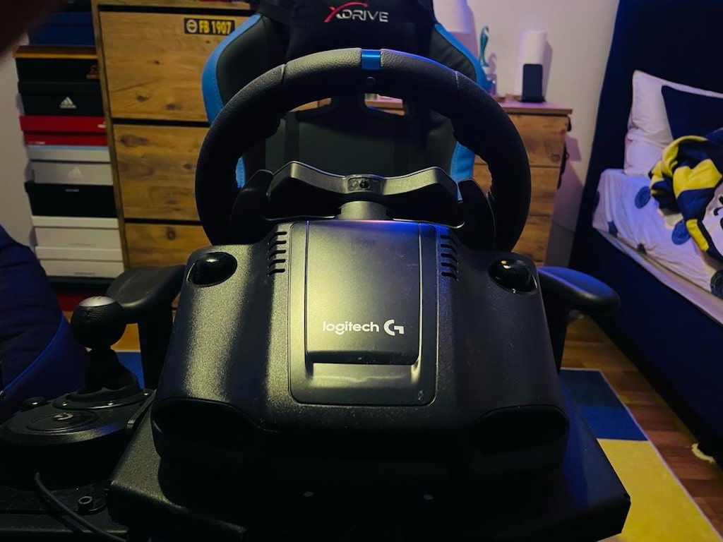 Heves kırmak için alınıp çok az kullanılmış vitesli Logitech G29