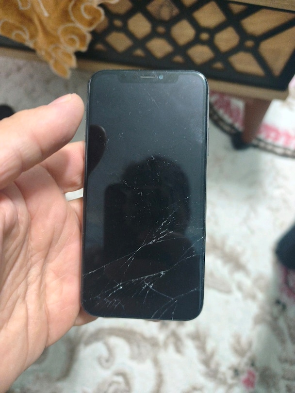iPhone XS 256 GB Türkiye cihazı sadece dış camı çatlak Face çalışmıyor - 3
