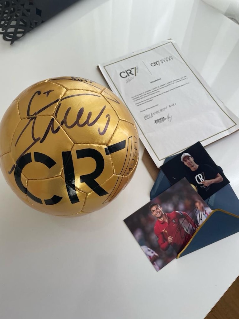 Ronaldo İmzalı Müze Topu