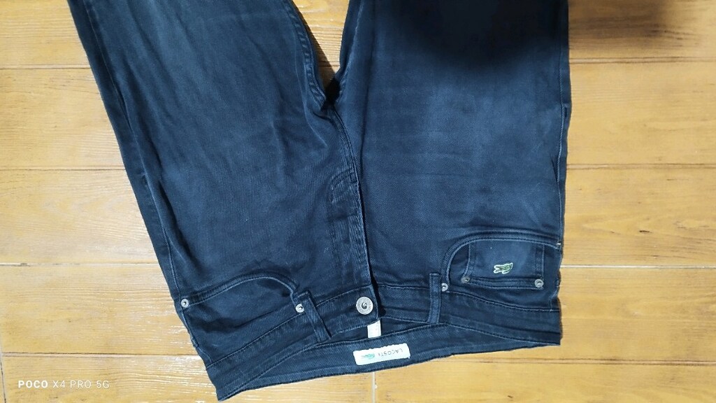 #Lacoste Jeans pantolon..Solgunluk var ve lekeli..Eni çekilince 43