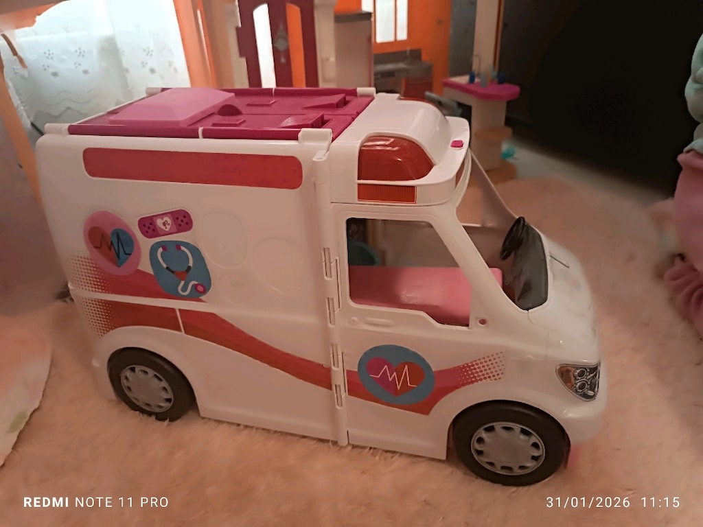 Barbie ambulans