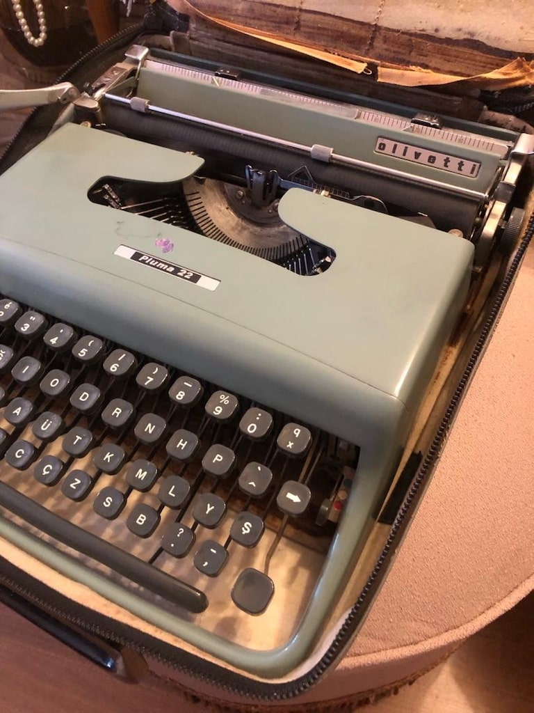 İtalyan Olivetti Pluma 22 Damgalı Antika Daktilo - 4