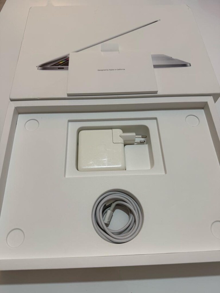 MacBook Pro 13.3 inch 2.0 Ghz 512 GB 4 Çekirdekli Intel Core i5 A2251 - 3