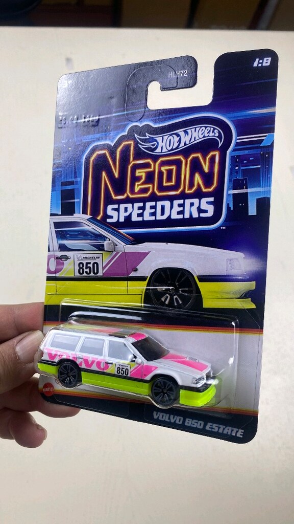Hotwheels Volvo 860 Estate - 2