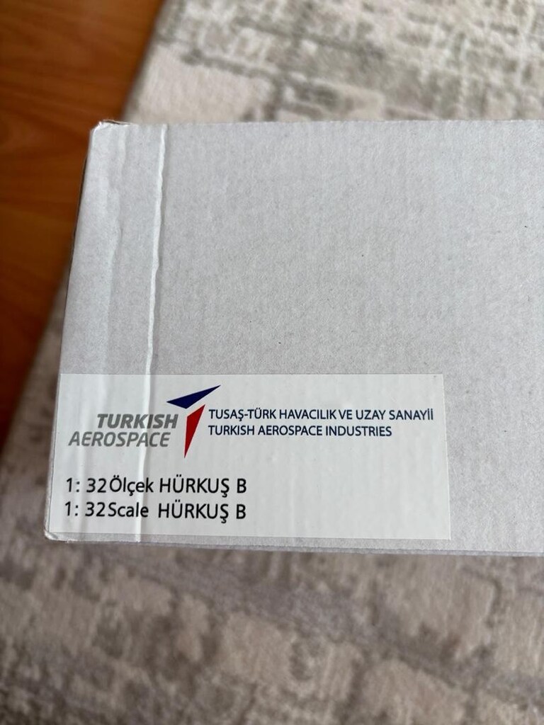 Kırmızı Beyaz Hürkuş Maket Uçak - 4
