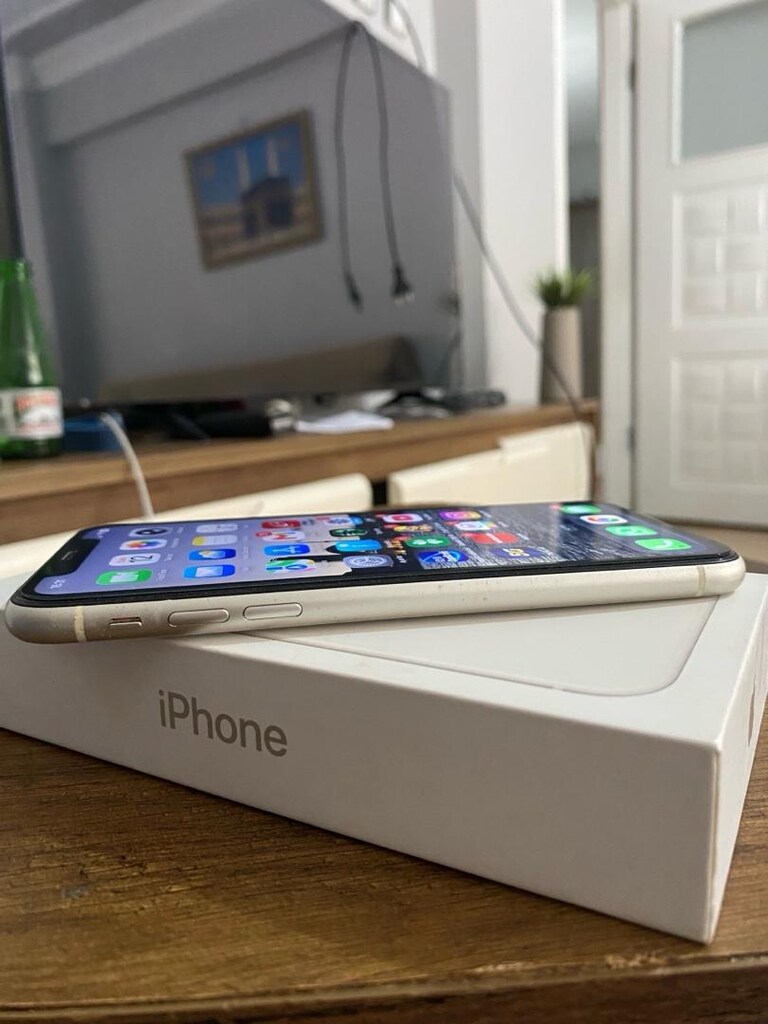 iPhone 11 - 4