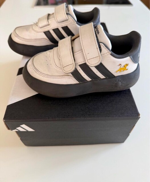 Adidas Disney The Lion King çocuk ayakkabısı. 26,5 Numara