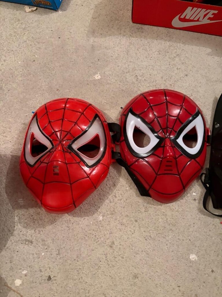 Oyuncak maskeler ve spider man. - 3