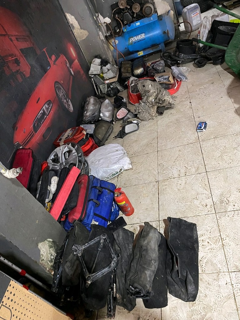 parası için arayın araba parçaları açıklamayı oku - 11