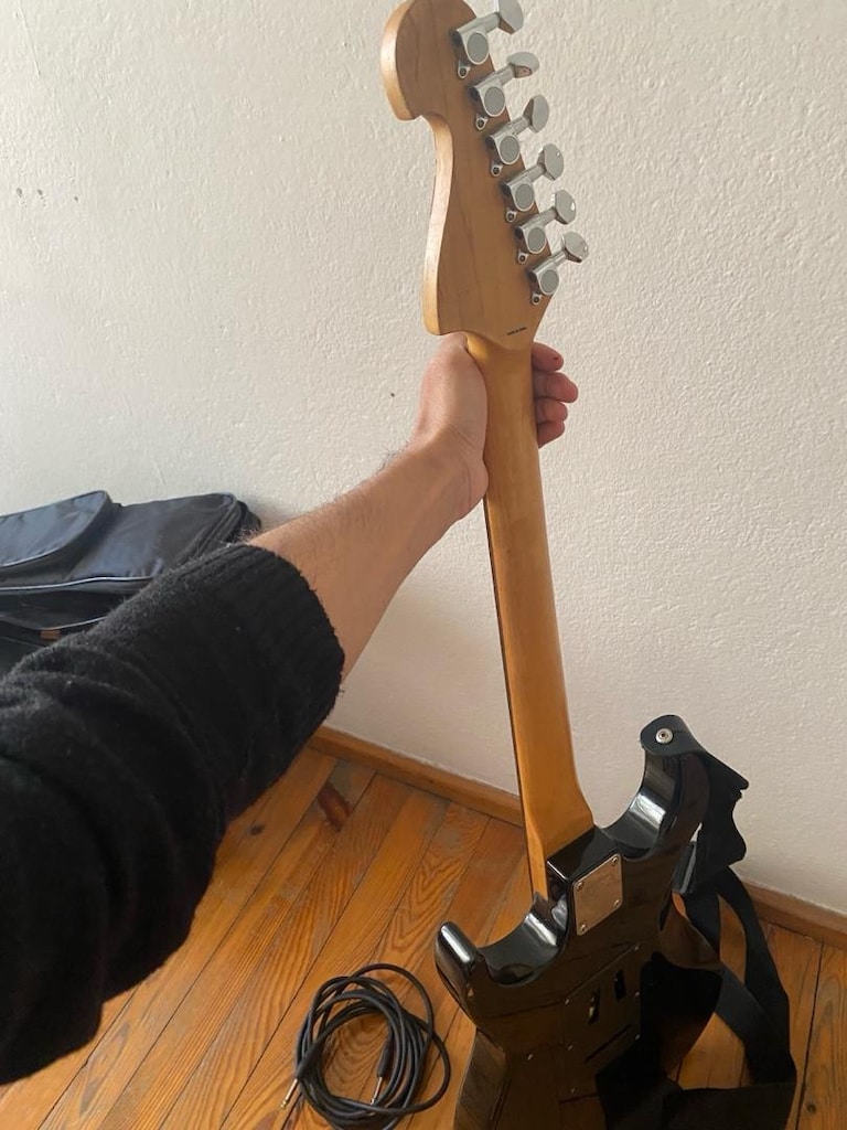 ELEKTRO GİTAR WASHBURN ÖZEL DESENLİ - 3