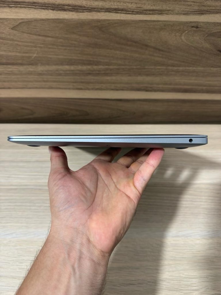 MacBook Air / M1 / 13 inç / 8 GB Ram / 512 GB Ssd - 6