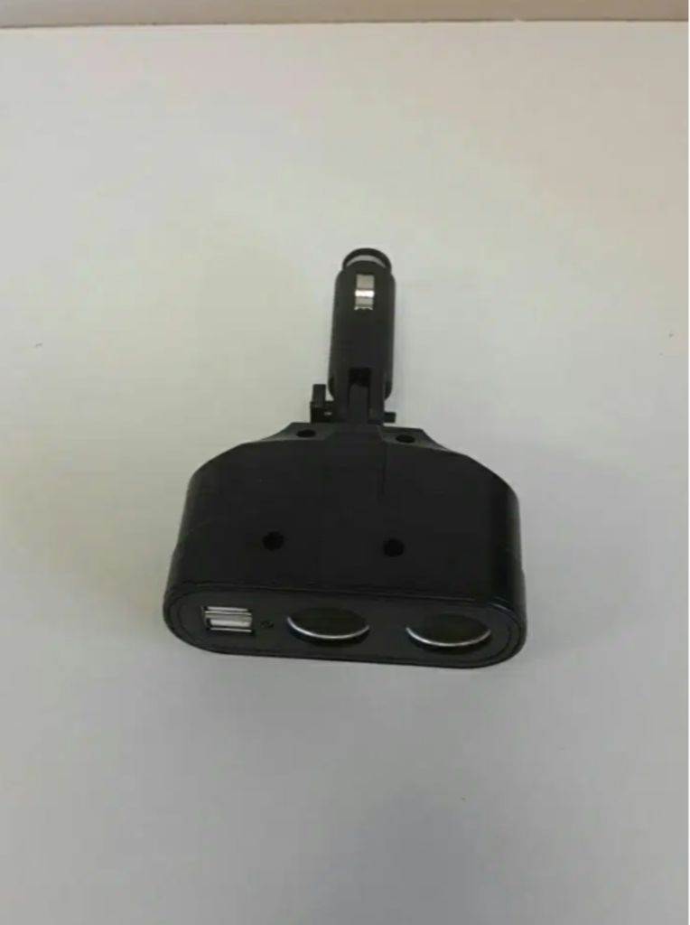 Çakmak girişi ve USB şarj çoklayıcı
