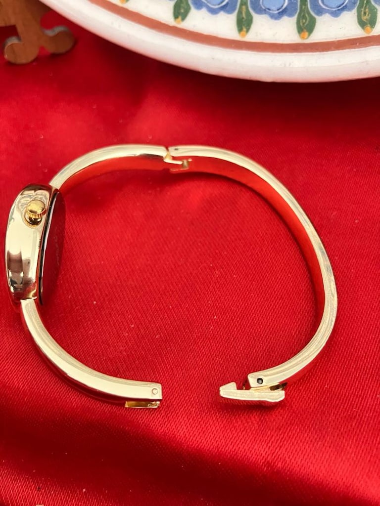 Cartier Altın Tonlu kelepçe kordonlu Oval kadın Saat - 8