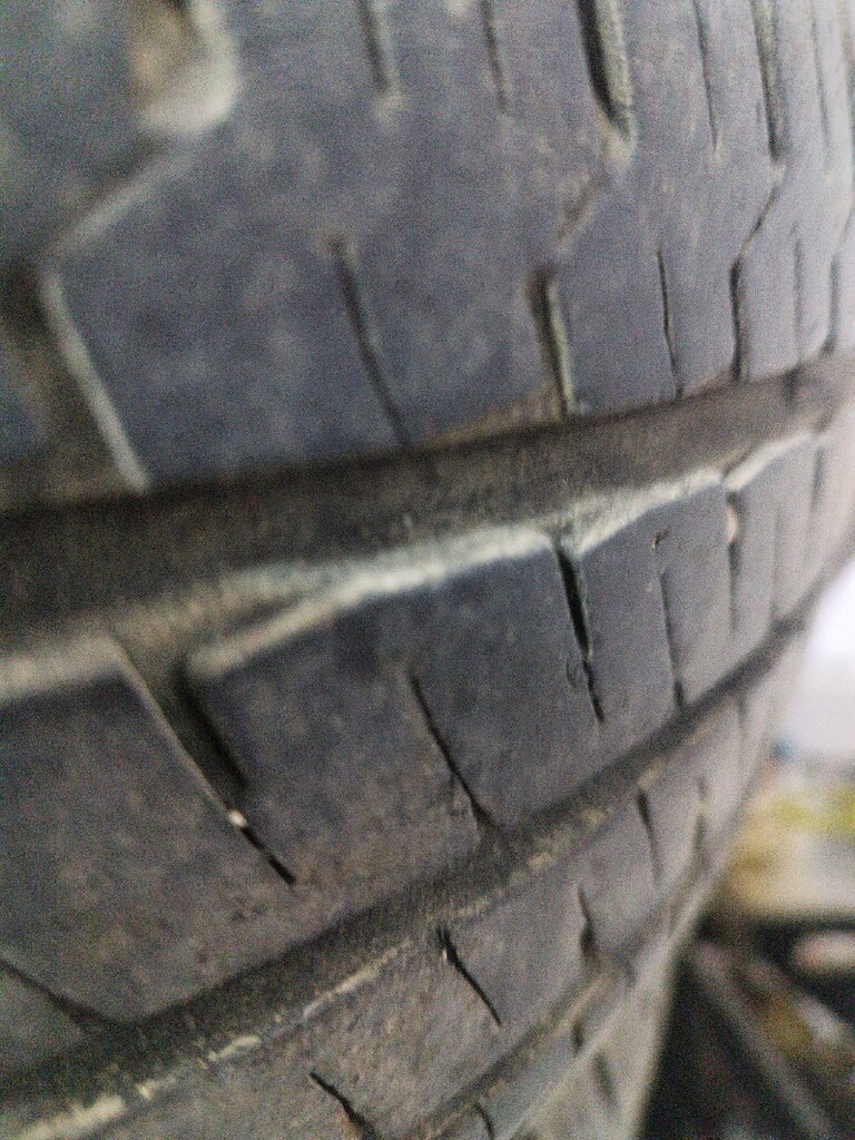 ford costom 215/65R16c. 4 âdet - 3