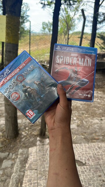MARVEL SPİDERMAN VE GOD OF WAR PS 4 CD AÇIKLAMAYI OKUYUNUZ