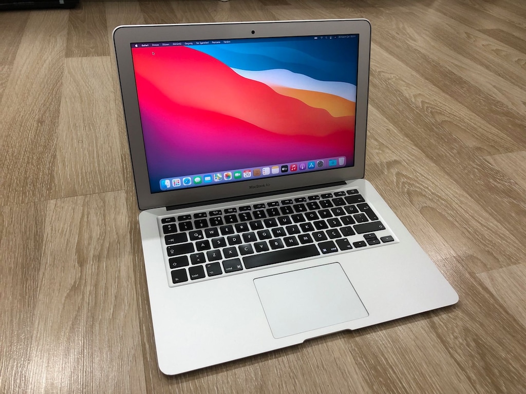 APPLE MACBOOK LAPTOP 2017 - 3
