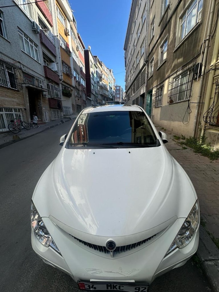 Beyaz Otomobil - 2