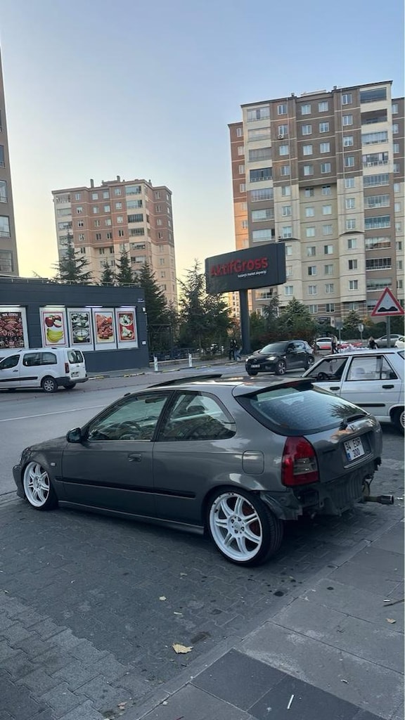 Honda Civic 1.4 - 9