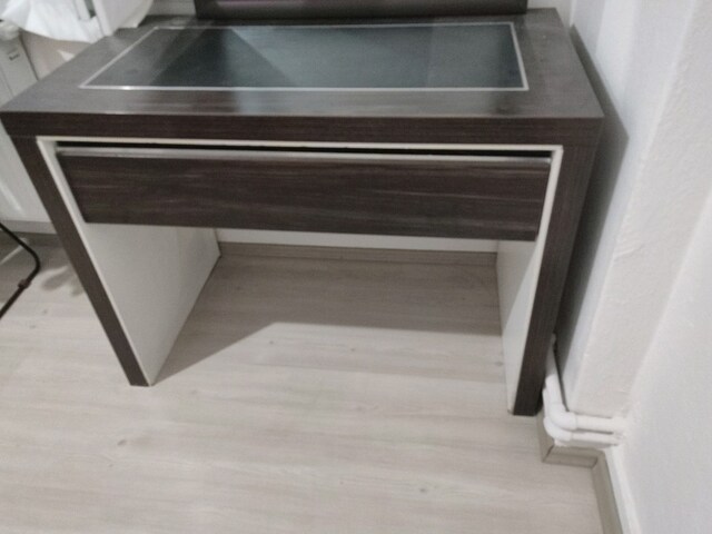 Acil satılık Ofis masası tek büyük çekmeceli