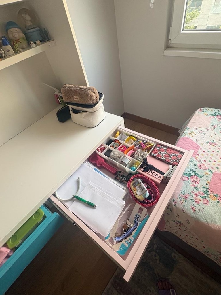 Kitaplıklı çekmeceli çalışma masası - 7