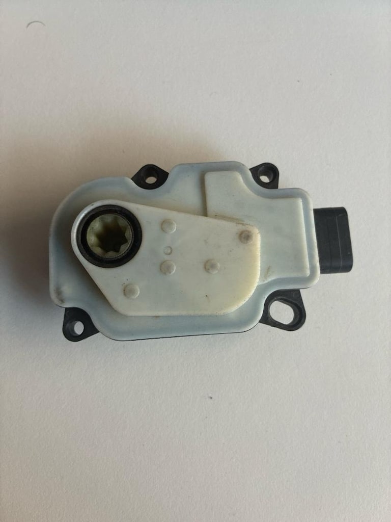 MERCEDES E W213 KASA FAN MOTOR SENSÖRÜ A24031123312 - 2